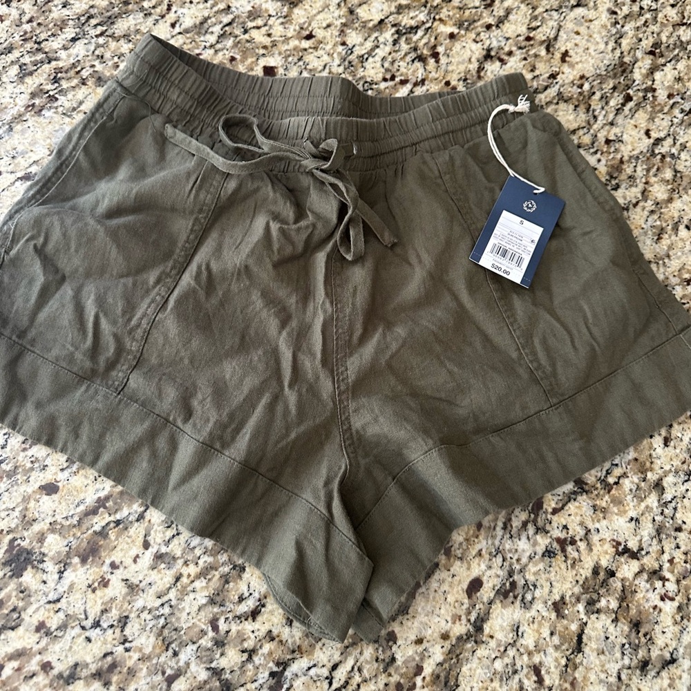 Women's Universal thread linen like drawstring short. Brand new with tags .